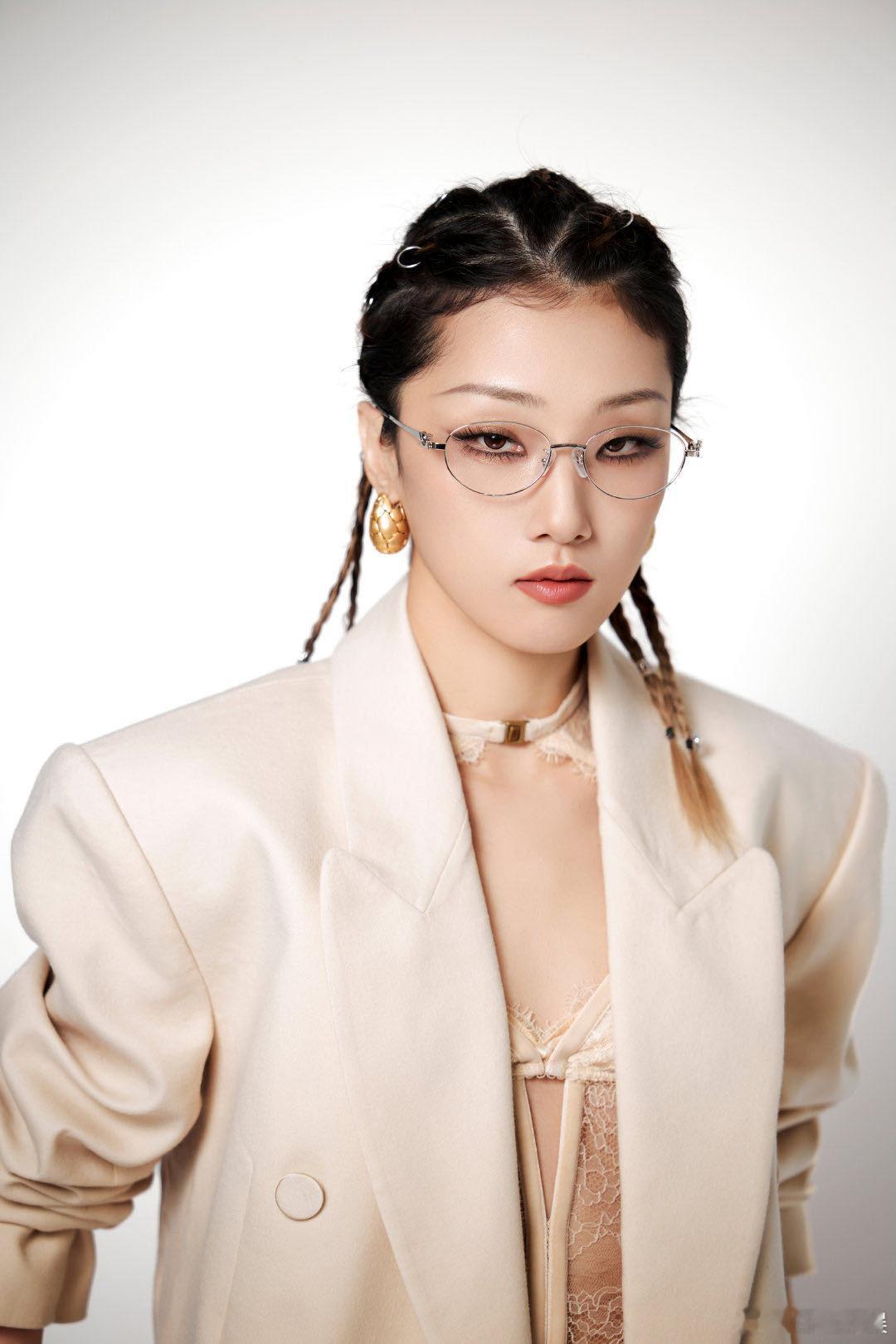 谁能不被老鸭这波逆袭爽到！《问爱》从现场倒数吵到全网刷屏，现在稳稳站在总决赛，还