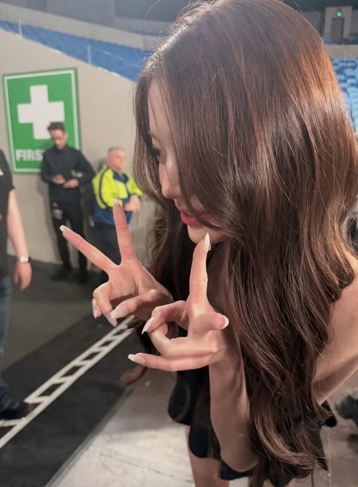 张元英教女粉喊欧尼好漂亮张元英和粉丝都好可爱 