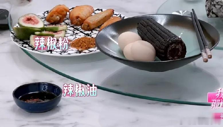 陈瑶这身体是真好，早餐吃那么多，四个鸡翅，三个鸡蛋和一个玉米，还有水果，关键是她