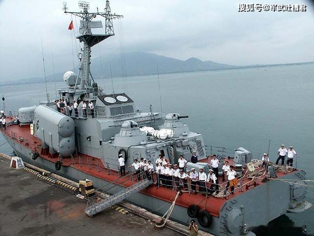 越南海军第二海区第167舰艇旅的12418型导弹艇HQ-380号与中国海军舰艇编