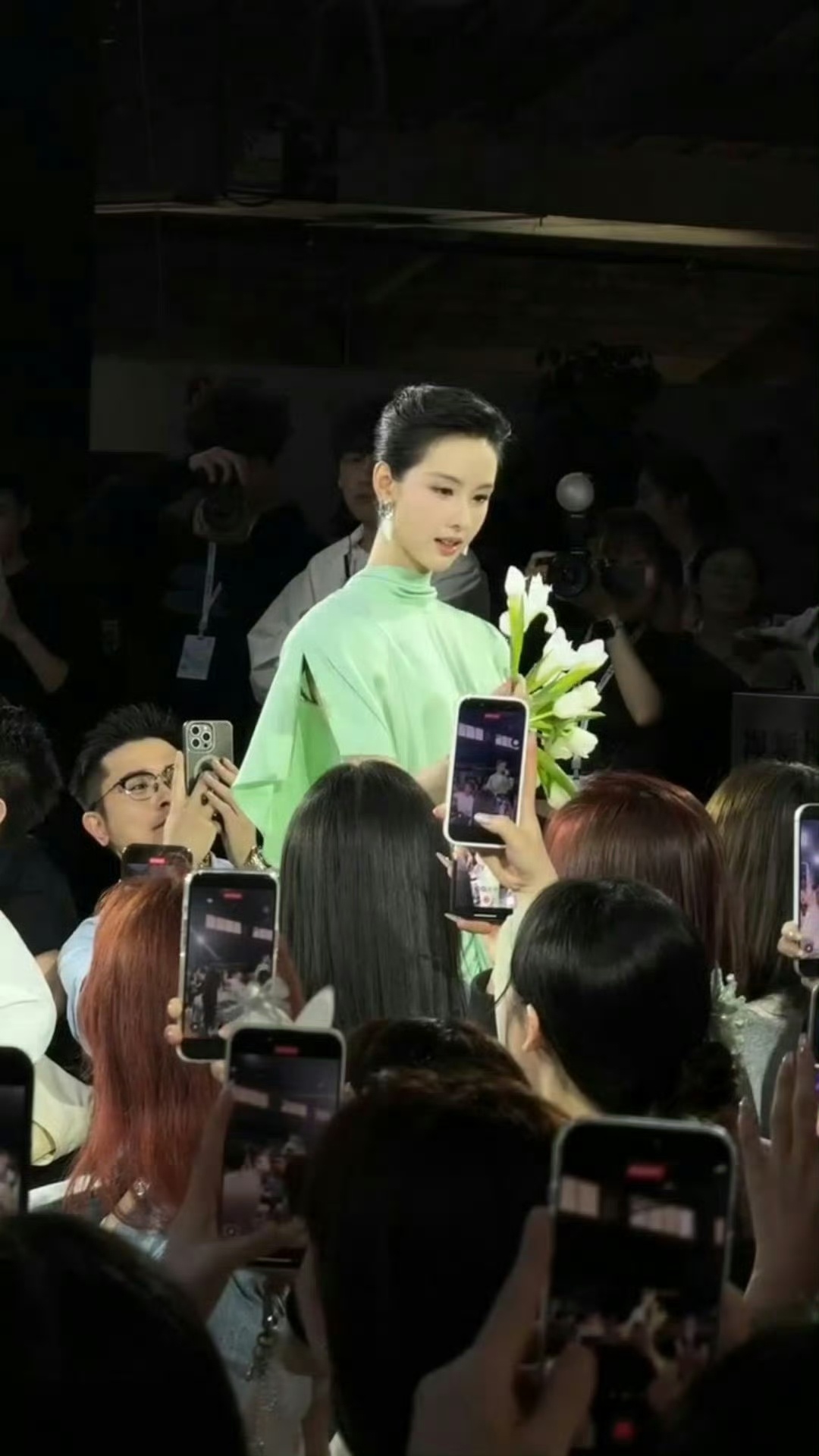 陈都灵气质是真好，一看就是很有才华的女子 