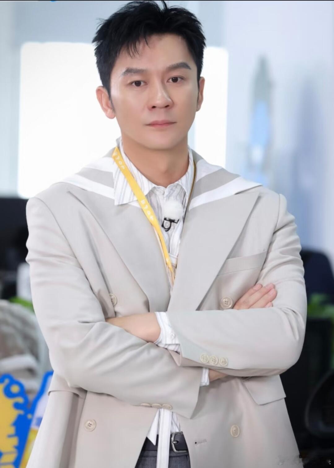 李晨还有多少惊喜是我们不知道的 不局限于综艺的光环，李晨走进烟火缭绕的乡村大地。