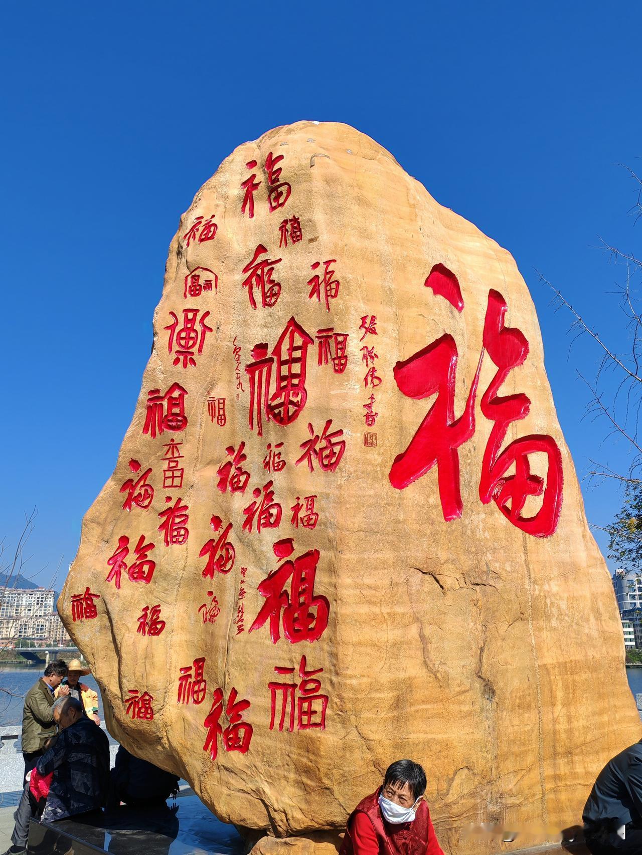 广西永福县印象
   开着房车去流浪，在永福县城爬了凤山、参观了博物馆、打卡了剧