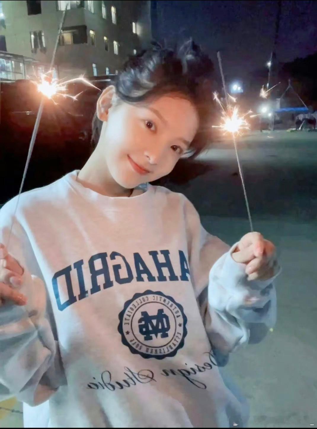 章若楠[超话]  zrn章若楠想你了 只有玫瑰与你相称 你是我的文艺复兴.𝓞?