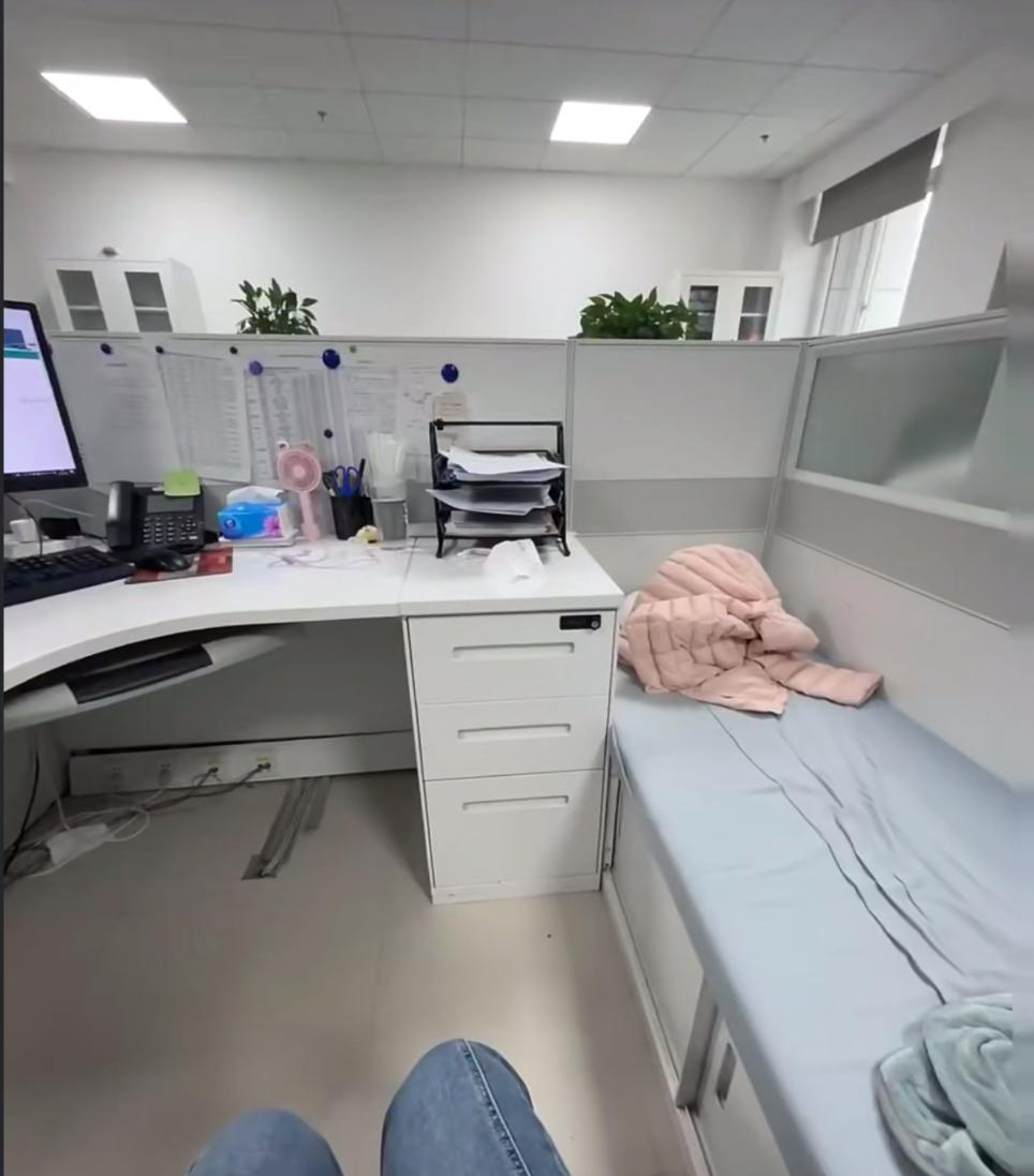 床都给整来了，这班不得狠狠加啊[抠鼻][抠鼻]