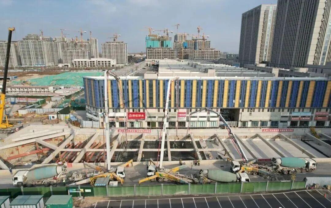 【车站封顶、区间联络通道贯通！9号线建设迎来新进展】近日，随着最后一方混凝土浇筑