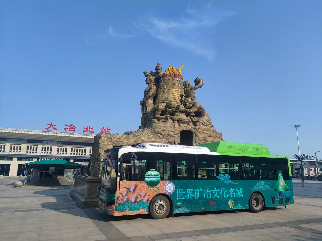 黄石大冶真的藏着好多宝藏店铺！前几天去了一家古着店，一进去就像掉进了复古时光隧道
