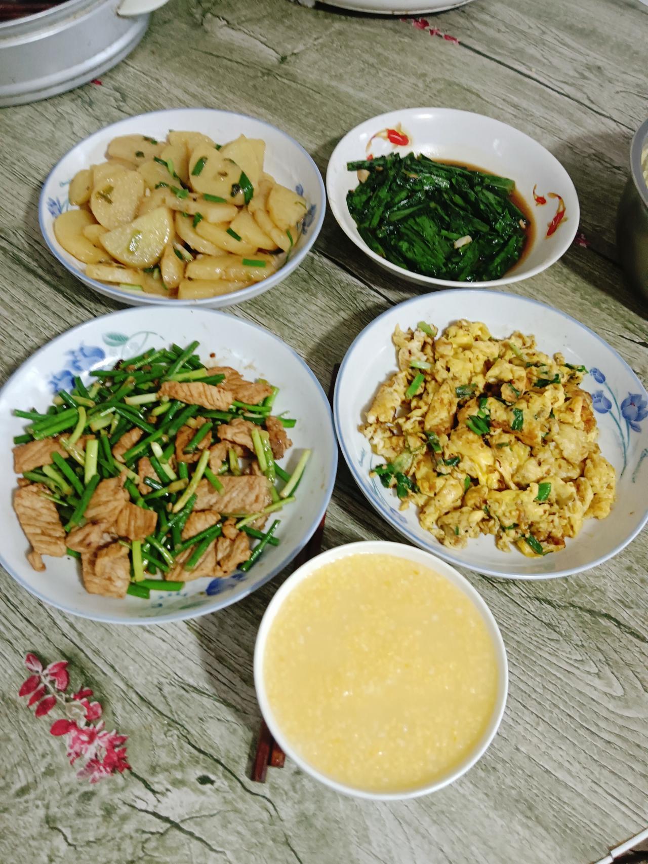 下雨早点吃饭
没啥好的将就点吧
[灵光一闪][灵光一闪][灵光一闪]