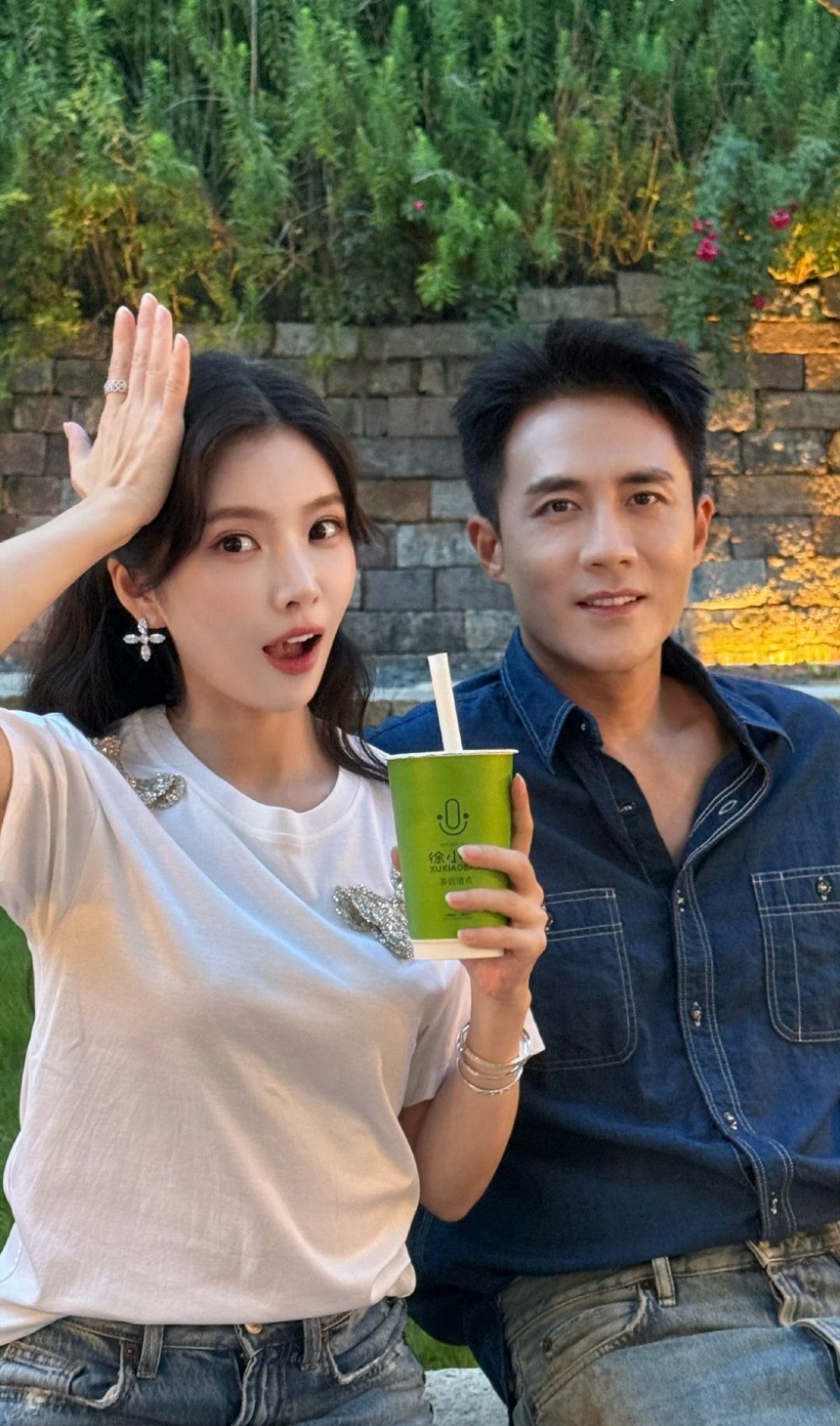 杜淳妻子因恐飞推掉很多工作，默默的心疼姐！有问题早点看医生，祝早日康复[奶牛猫]