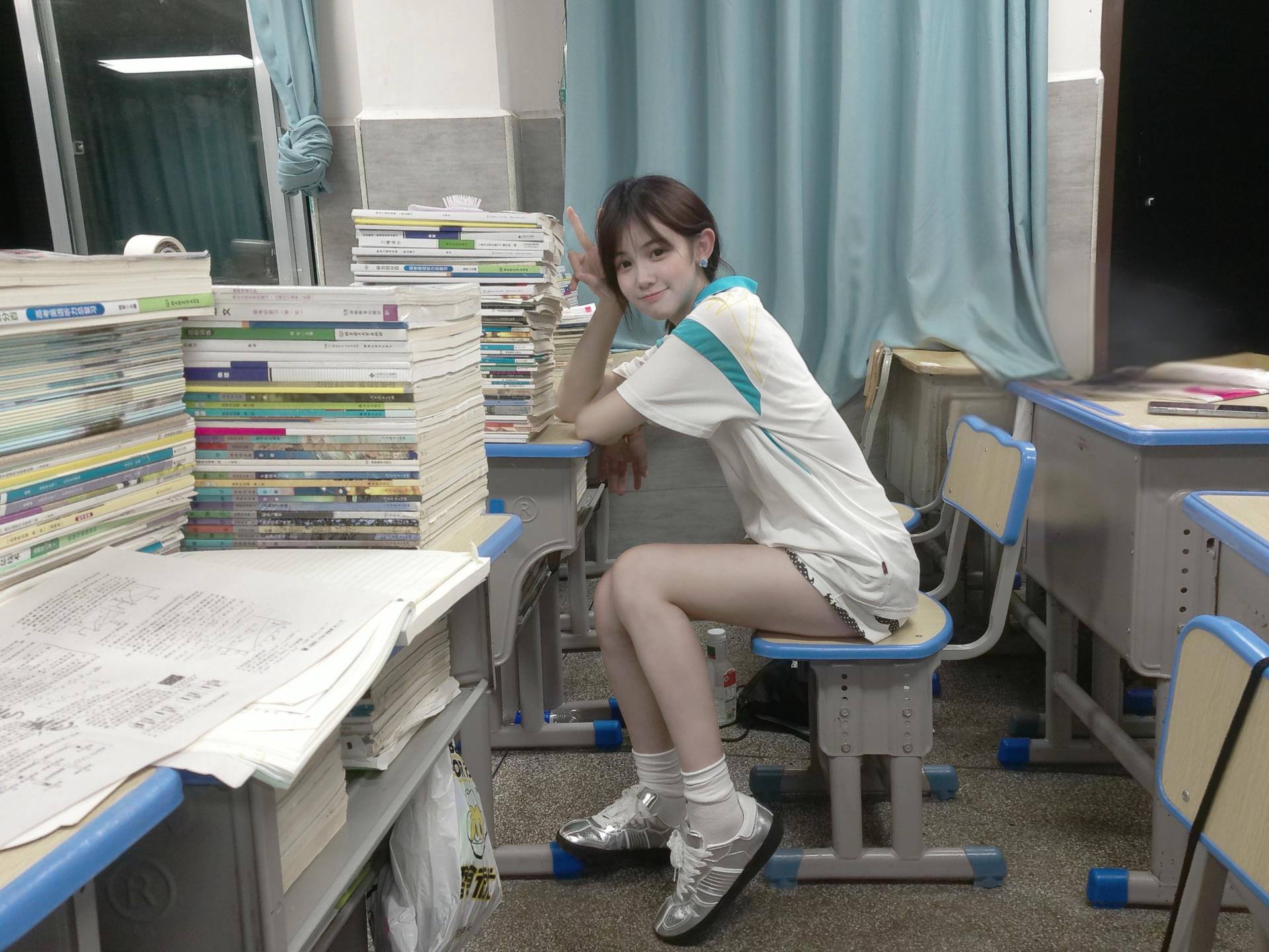 不画半熟的眼线 不用抹匀粉底液