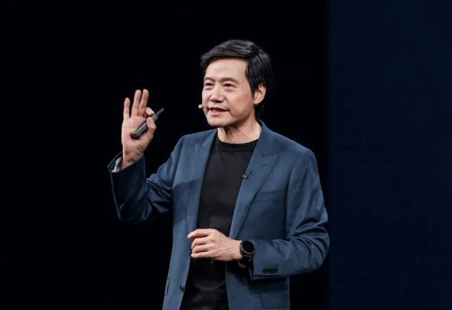 小米创办人、董事长兼 CEO 雷军昨日在武汉和多位小米 YU7 车主面对面交流用