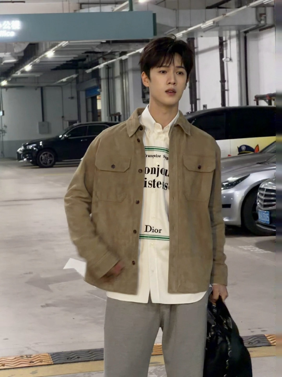 李昀锐巴黎时装周造型，这一身太男友感了 