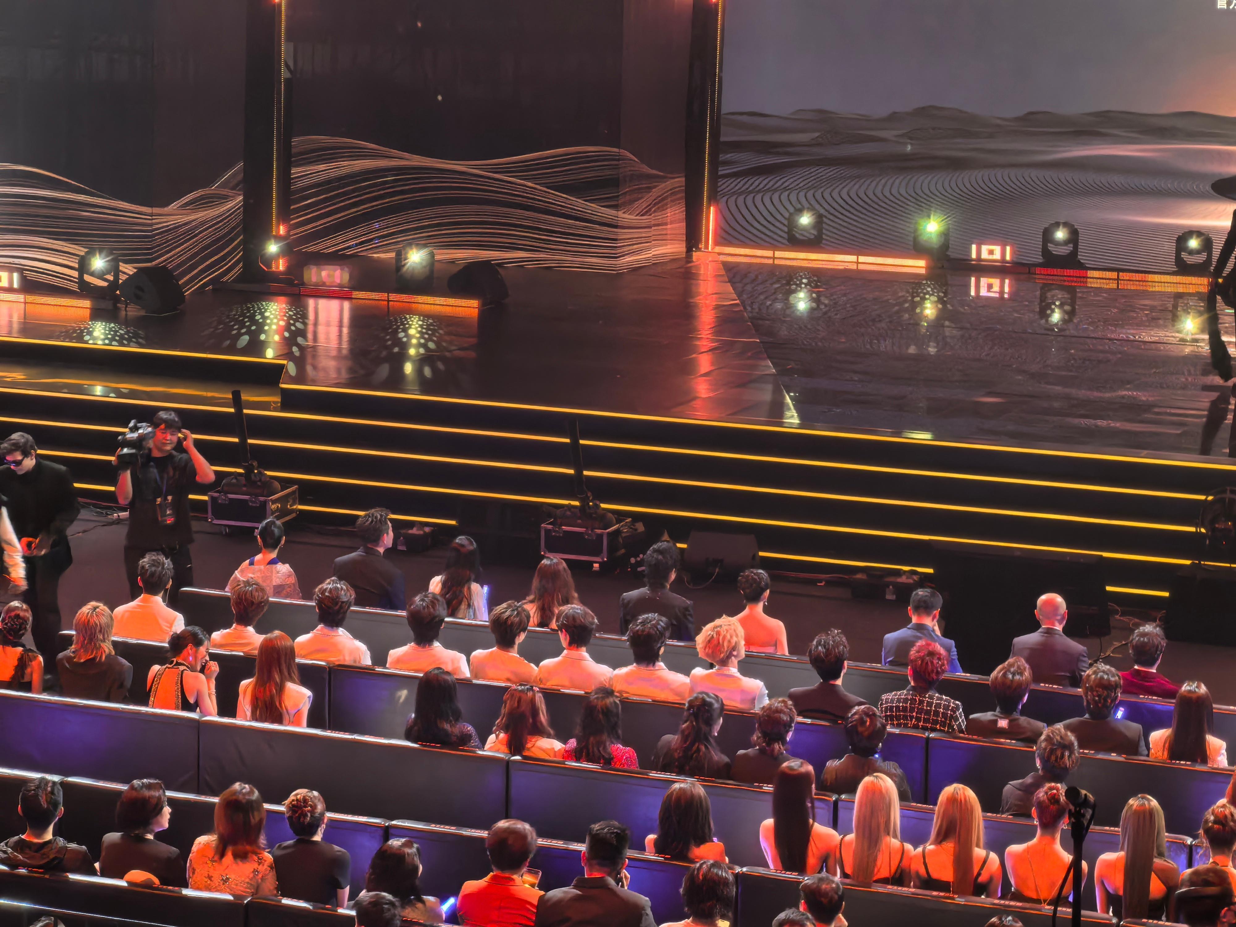 【戏客现场】#时代少年团再就业男团坐一起# ​​​