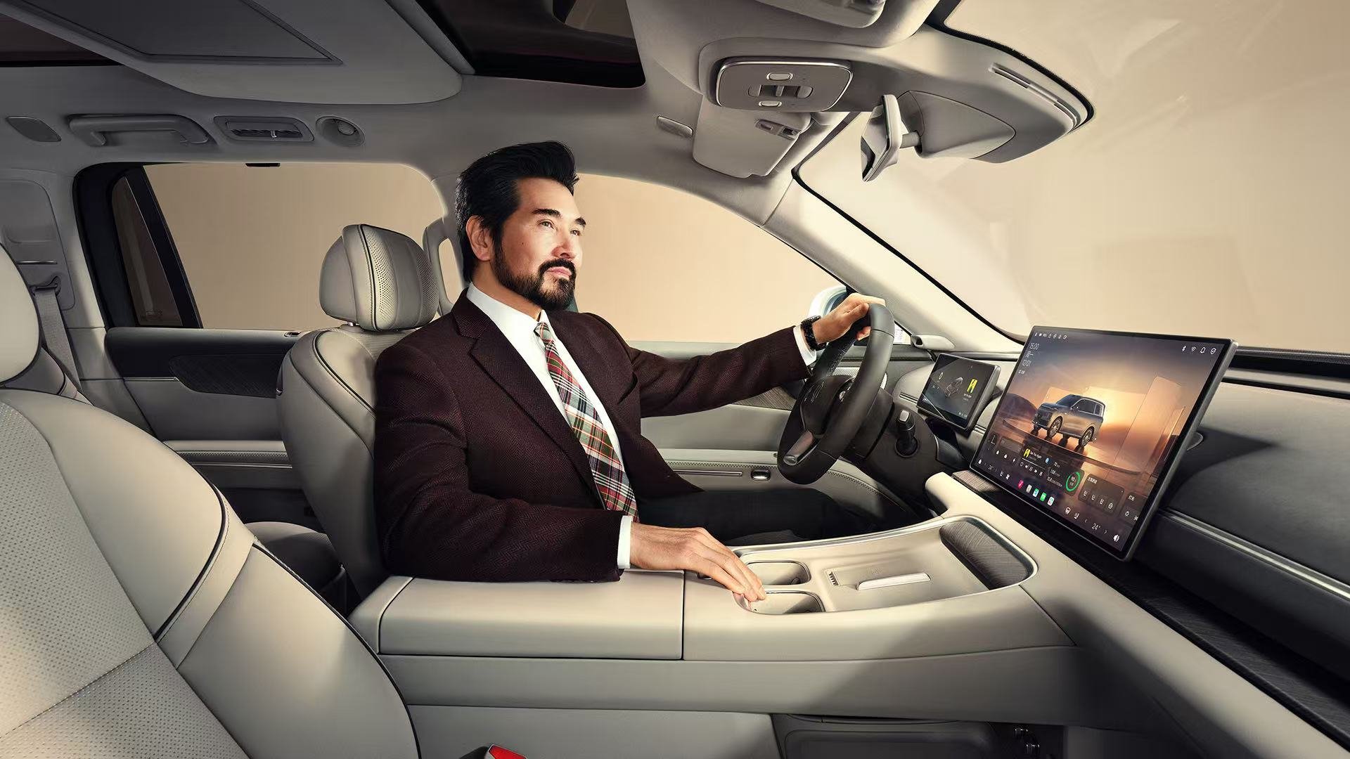 零跑 D 系列代言人费翔携手 零跑汽车十周年 用张弛有度的出行美学，解锁更高级的