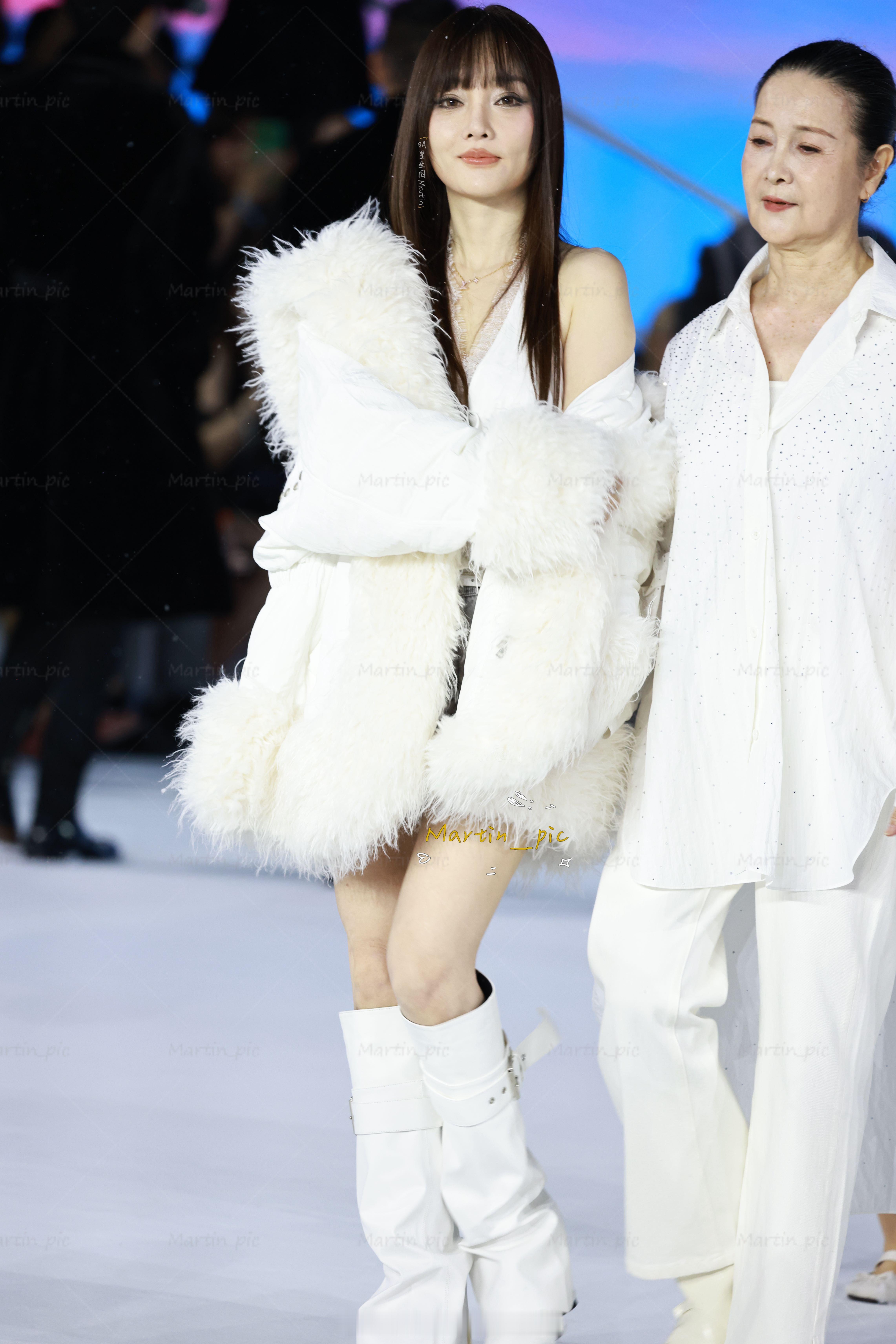 李小璐 李小璐ZHANGSHUAI品牌大秀生图爱豆璐好灵啊李小璐
