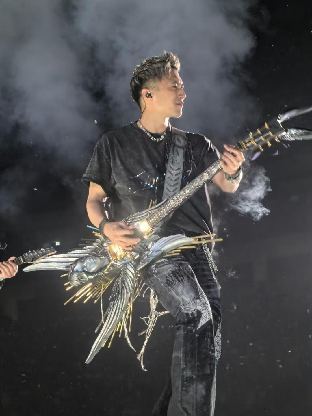 谢霆锋 Evolution Nic Live 进化演唱会，舞台上气场全开！ 