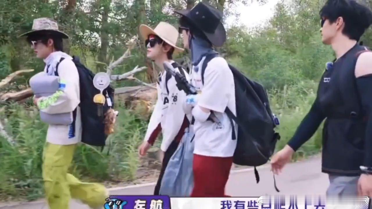 左航超不经意展示体能一路向海的少年 攀岩靠引体向上硬拉上去，左航是认真的吗。他说