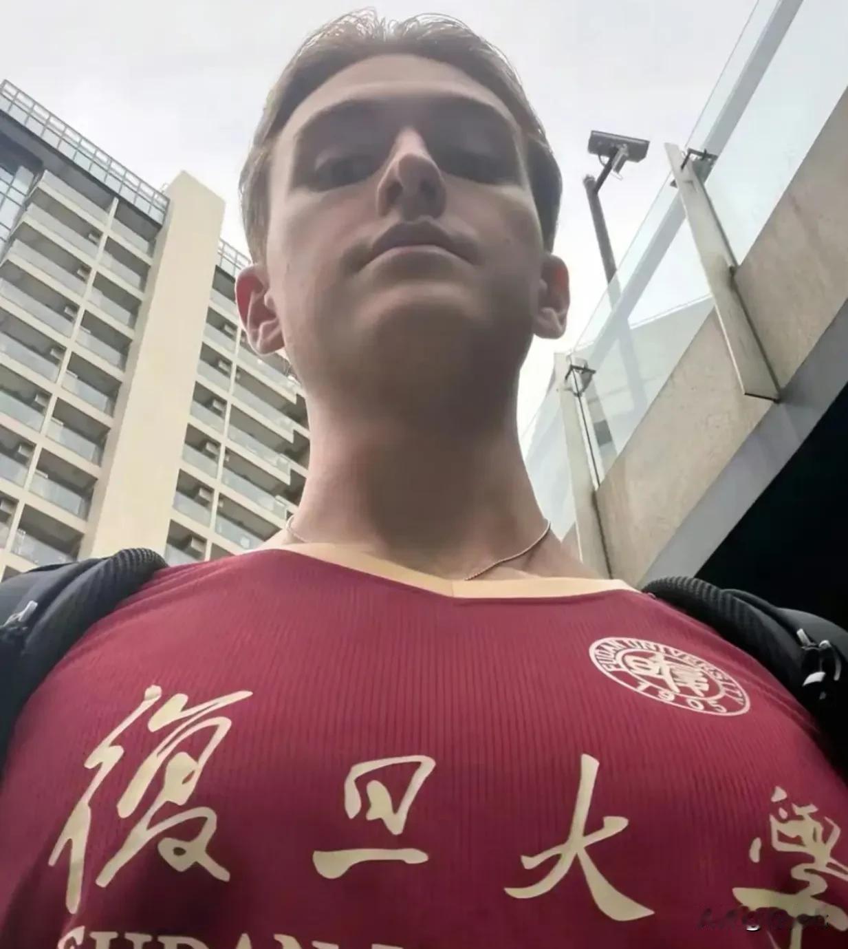 “外籍+名校”双重滤镜碎一地‼️美国人王水牛复旦学霸人设竟是骗局🔥🔥

打着