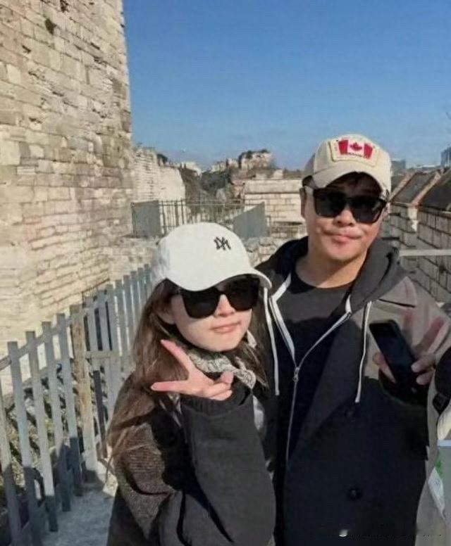 陈思诚土耳其新照曝光，相差21岁女友阮巨神似佟丽娅，是真爱还是重蹈覆辙