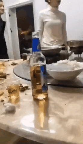 这种女人，哪个男人敢要！一发脾气就这么极端，也不怕被人打死。