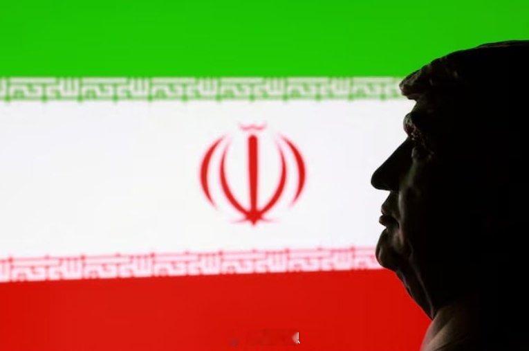 路透社援引美国官员的话说:有关对伊朗采取军事行动的新信息表明，特朗普的决定正等待