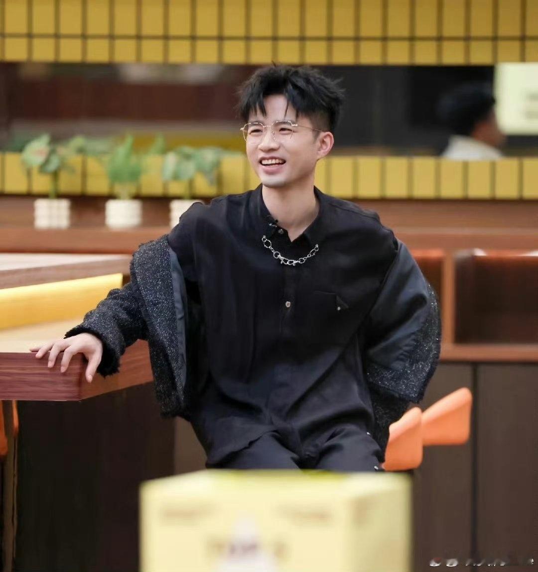 贾耗管清友演我在职场请教同事 这种职场小白vs职场爷叔的对话我真是太熟悉了！每次