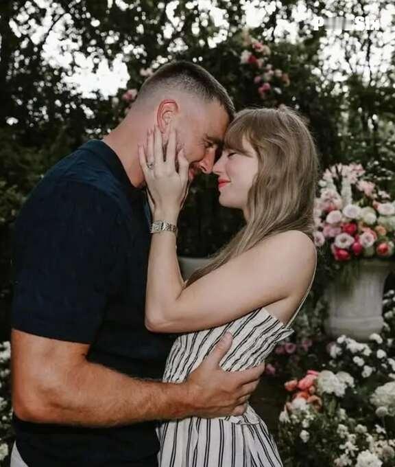 霉霉的婚纱细节曝光
泰勒·斯威夫特婚纱细节曝光！她的婚纱将以好莱坞传奇伊丽莎白·