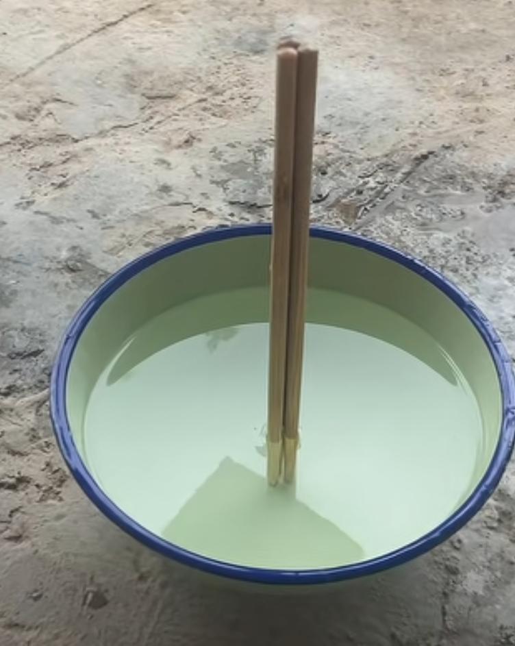 原来以为只有韩城有立柱子，原来全国都做传统CT，这是国粹呀！一碗清水三根筷子，只