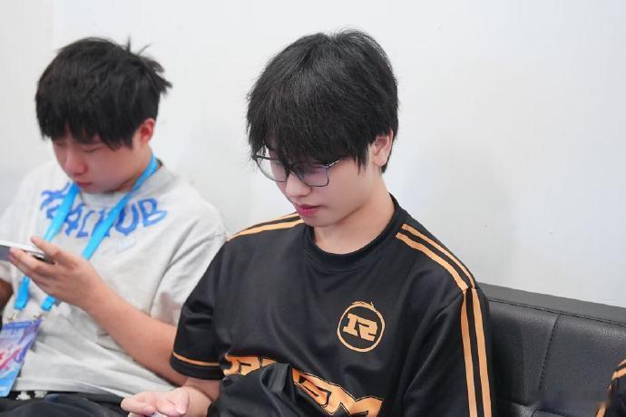 航航心脏不适坚持完成比赛 我只会心疼航航心脏不适还是坚持完成比赛 