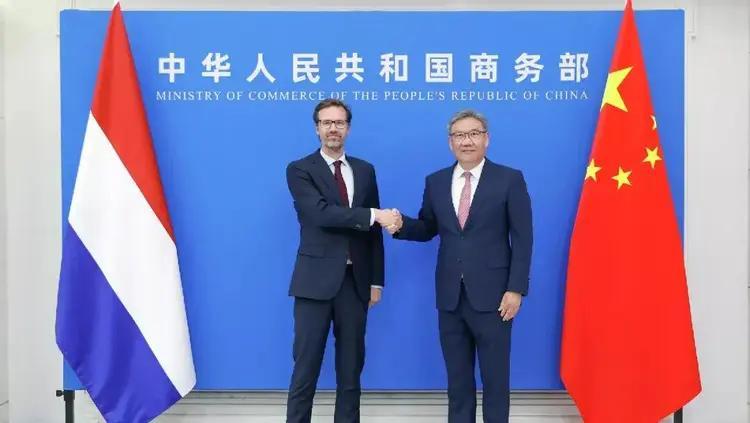 时隔整整八年，荷兰内阁大臣带队经贸代表团到访中国，不少人目光第一时间聚焦阿斯麦光