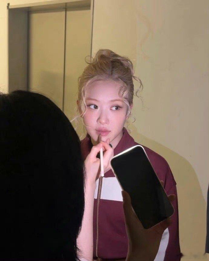 Rose的风格也越来越像赵露思了 ​​​