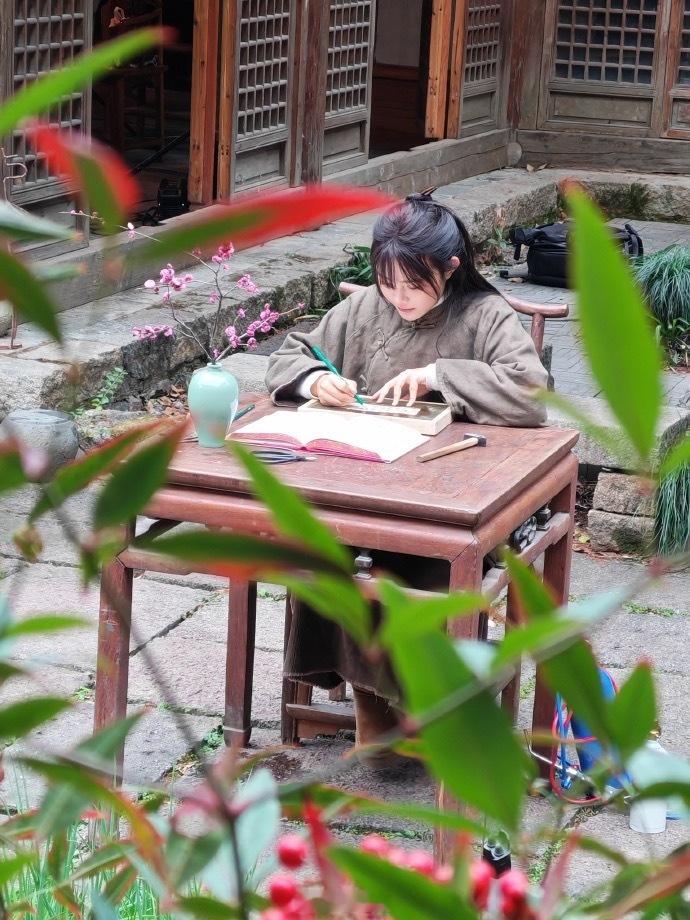 传承从来不是老一辈独有的责任，新时代青年正在扛起传统文化传播的接力棒，便是其中极