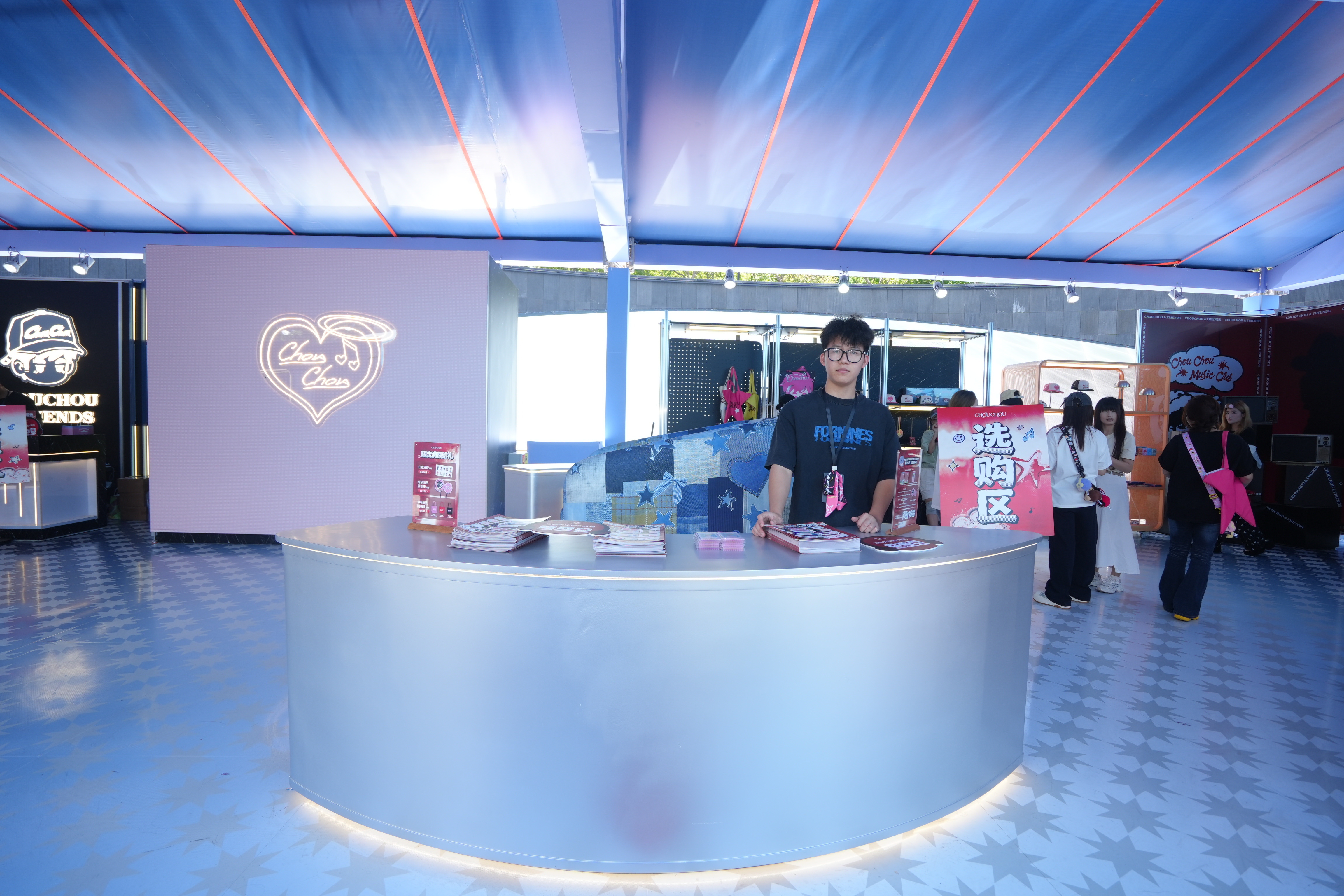 周同学鸟巢演唱会前哨就位🌷不必为没抢到鸟巢票失落，北京各处周同学主题场景已就位