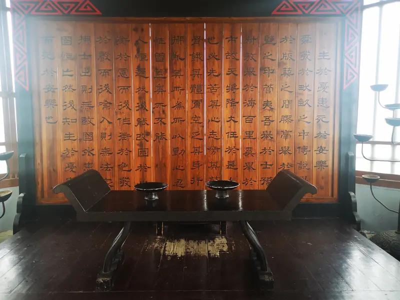 你觉得项羽最大的败笔是什么? 项羽最大的败笔，我觉得是鸿门宴上放走刘邦。当时项羽