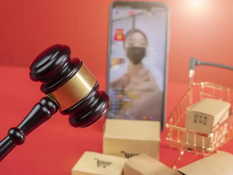 “主播一张嘴，啥话都敢吹”，这乱象真的把消费者坑惨了。食品成了直播带货热门，可虚