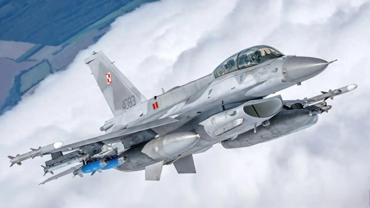 那个消失在雷达上的年轻上尉，成了“凤展专案”最血腥的祭品。台军高层早就知道那架飞