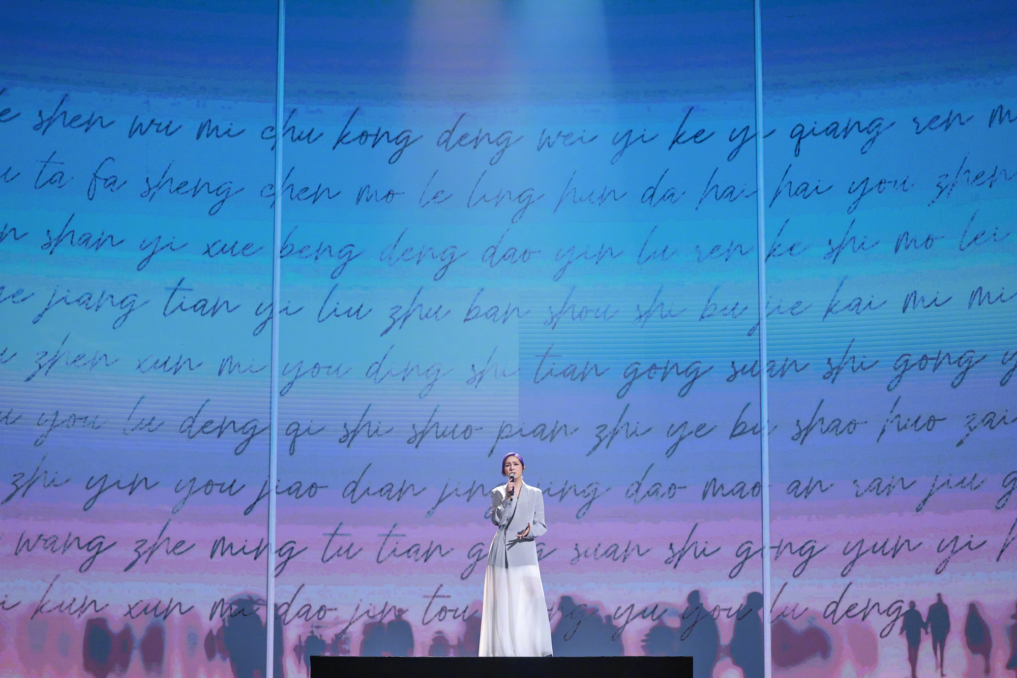 杨千嬅粤语版如果爱忘了国乐无双 爱情三部曲用这首收尾，就像给青春盖了个章。粤语词