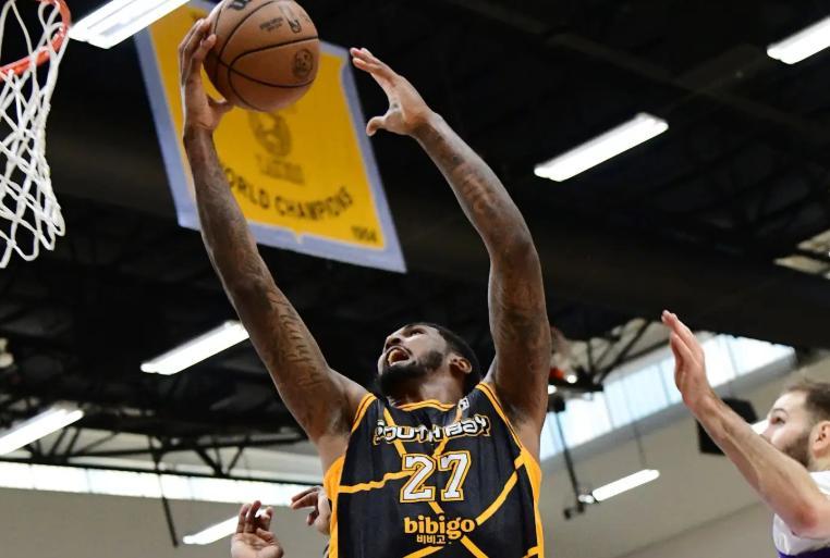 关于广厦队签下马利克-威廉姆斯，首先威廉姆斯肯定要比现在的卡尔顿强多了，所以肯定