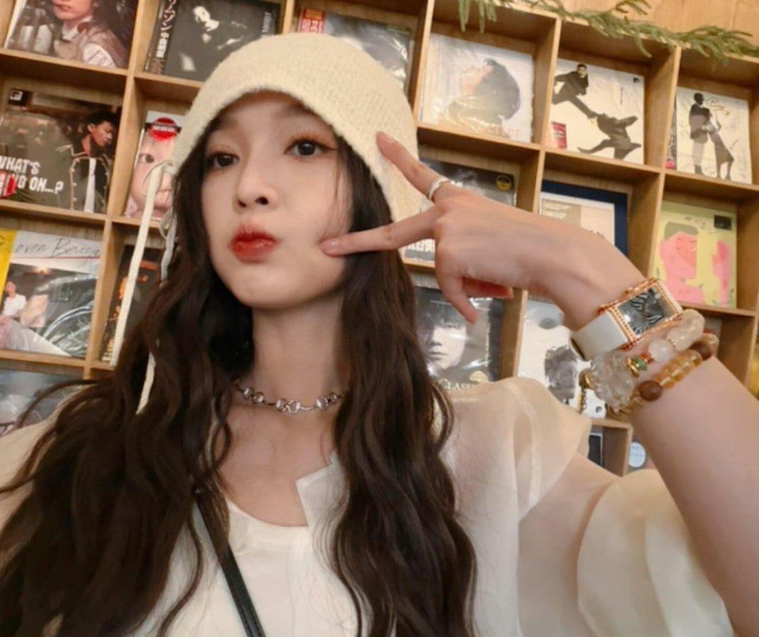 吴宣仪 wxy吴宣仪爱上另一个我 wxy吴宣仪叶星星 愿你能被很多人喜爱，满腔热