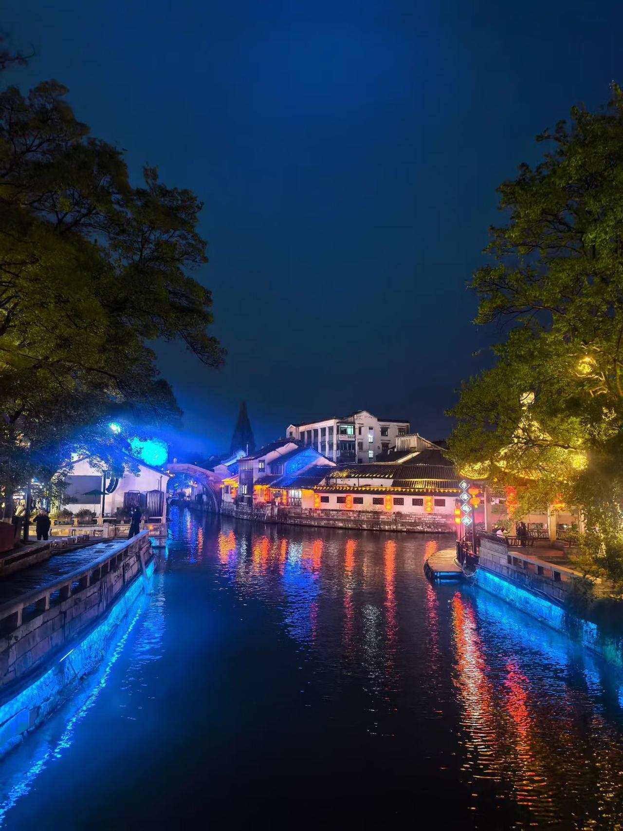 分享一下你今天随手拍下的美景秀水江南太美了，南浔古镇美景手机随拍。南浔实拍