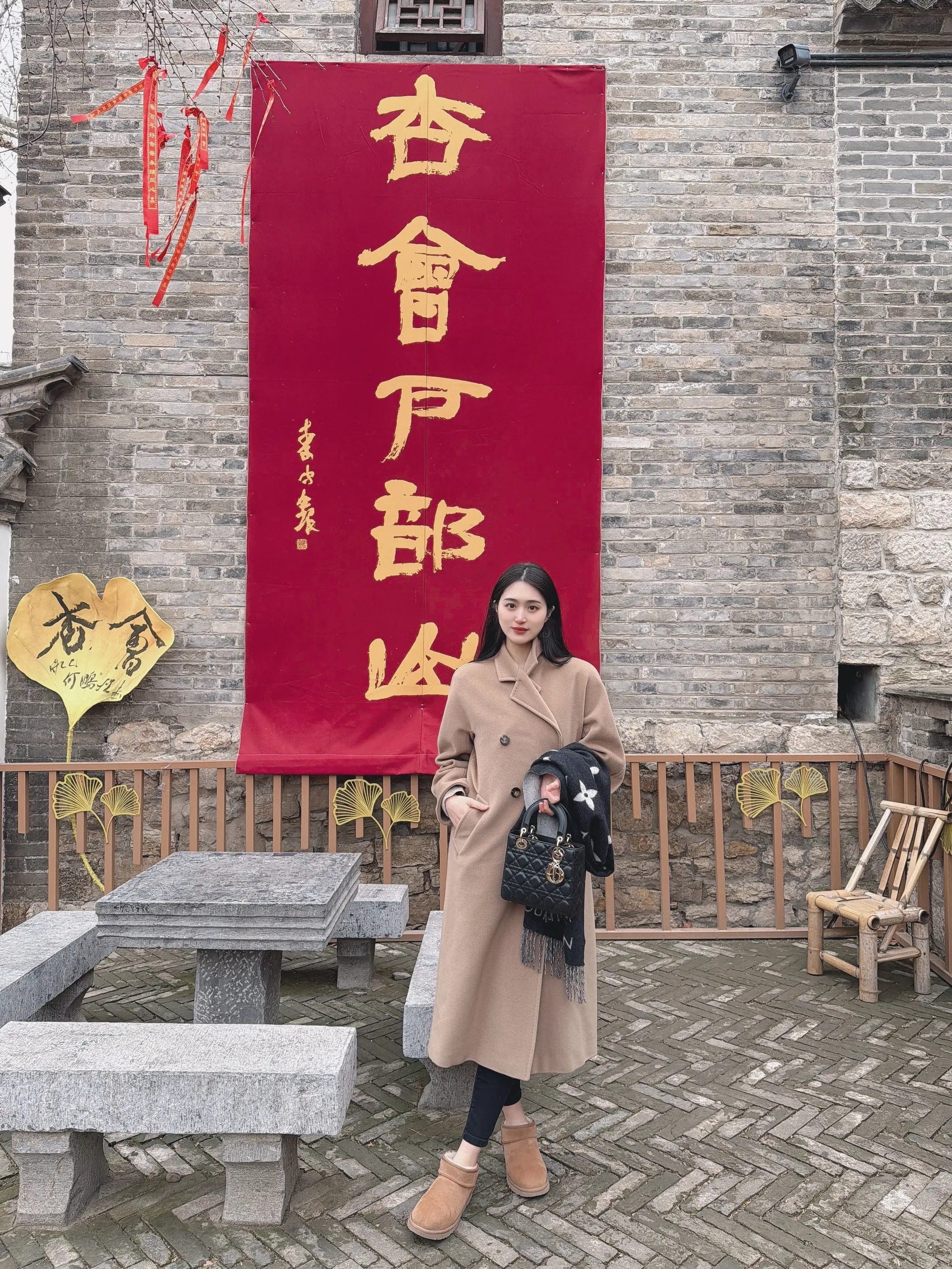 如果一个女孩吃了那么多苦，见了那么多的糟心事，都没有变坏走偏，反倒变得...