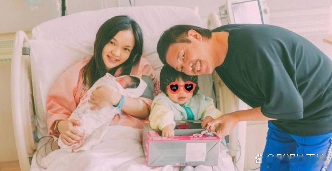 徐佳莹 我要再生一个徐佳莹在陈星翰晒娃动态下评论：“我要再生一个”，陈星翰让她“