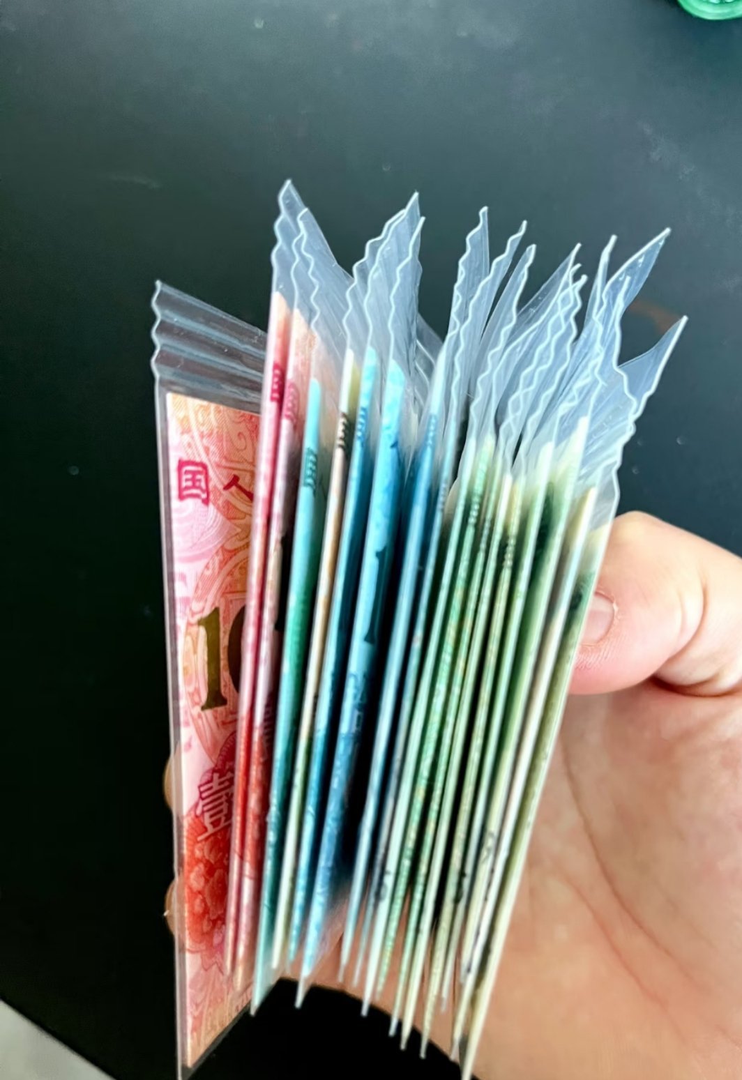为了防止我乱花钱，把钱都封印起来了，这下总能存到钱了吧 ​​​