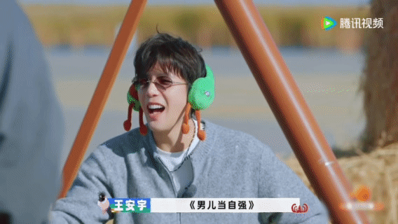 金晨你要不有点美女包袱呢现在就出发 金晨这回可真是亮了，居然用“裤裆”做提示，别