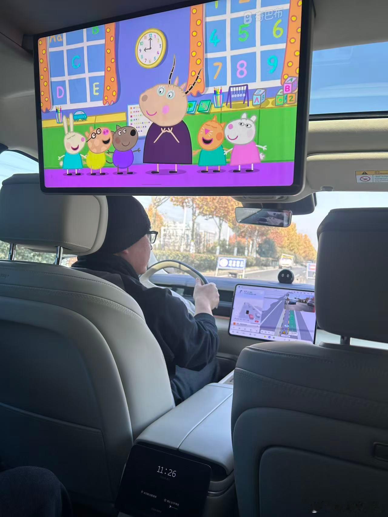 今天开这台车还有两个小乘客蔚来汽车蔚来新ES8大局观观车