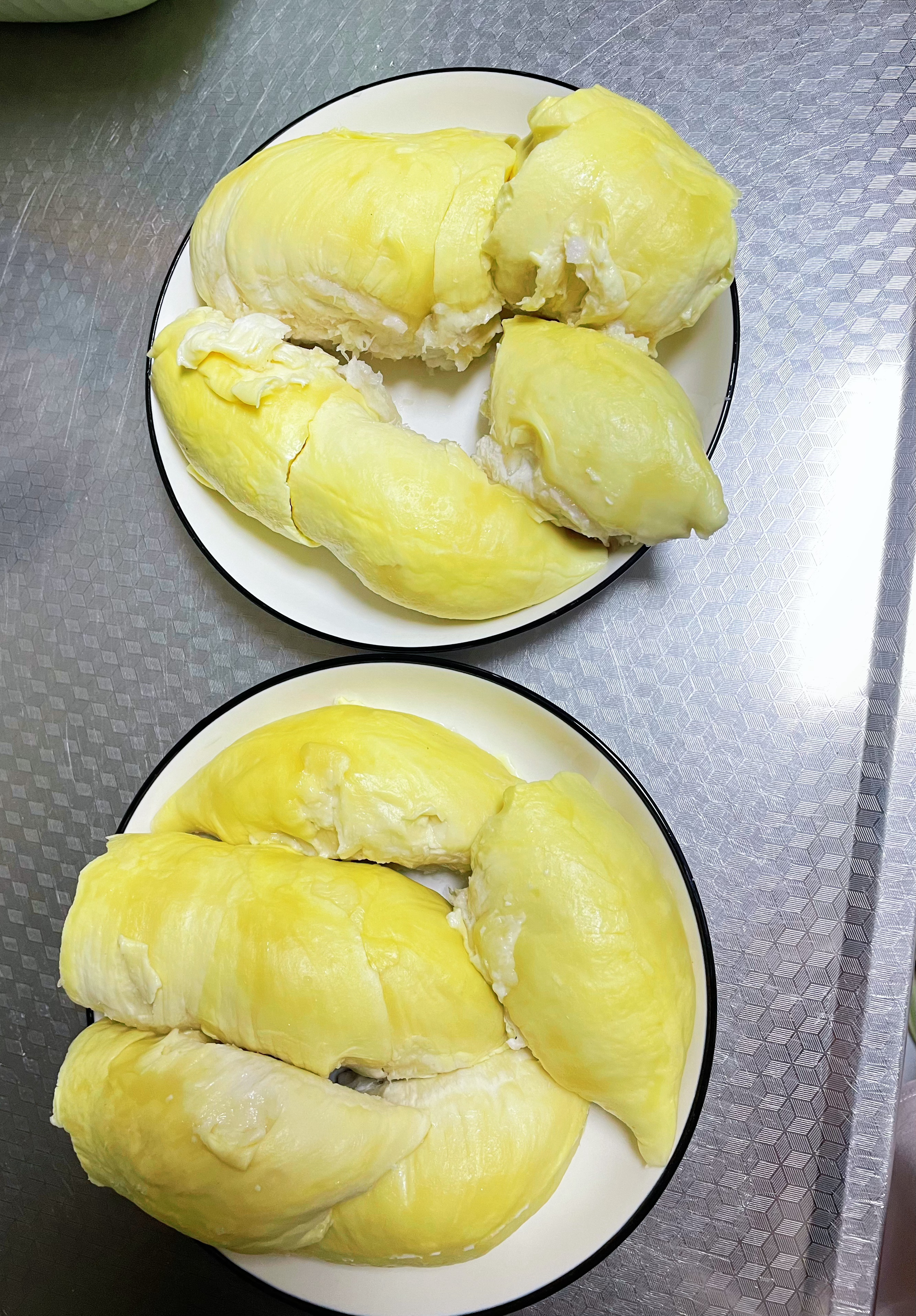这下真是榴莲吃到饱[馋嘴][馋嘴] ​​​