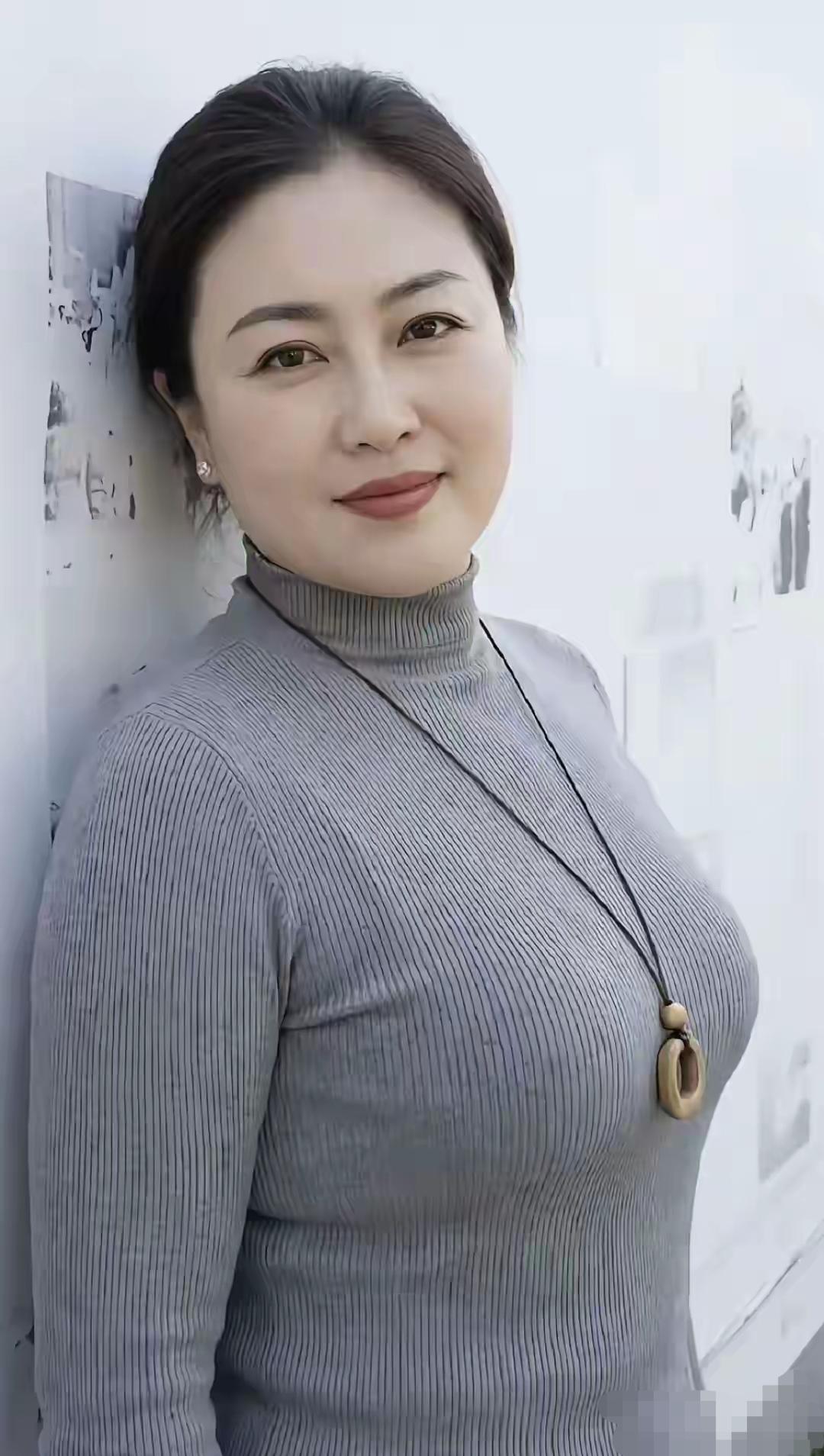 贤惠耐看型的美女