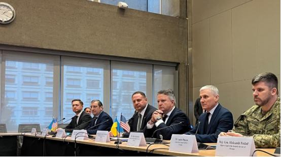 【领土归属以及在乌克兰宪法中明确“不加入北约”条款的相关内容暂被“搁置讨论”】