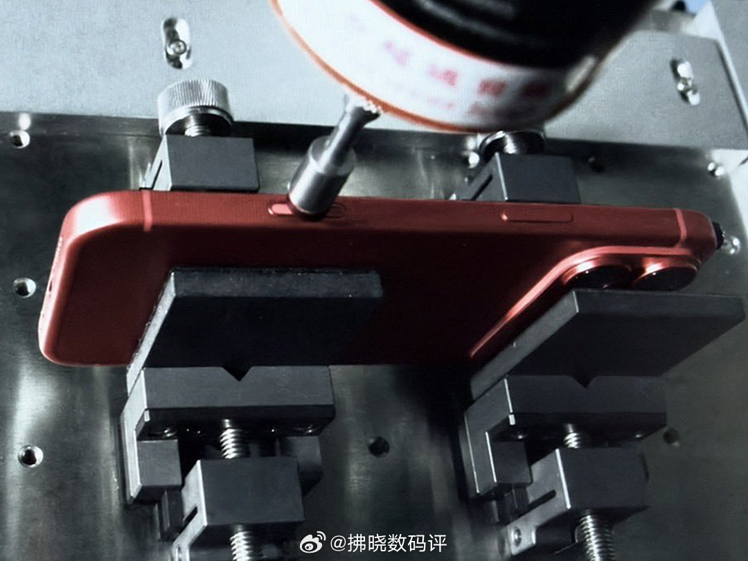 iPhone18Pro樱桃红 之前“酒红色”这个命名，现已被“樱桃红（Dark 