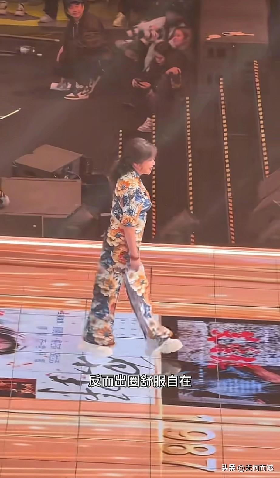 刘晓庆开创了旗袍的新穿法，体现了她的时尚思维，体现了她与众不同的审美眼光，体现了